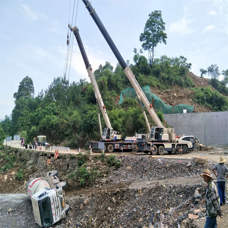 全椒县汽车掉沟里叫吊车救援要多少钱